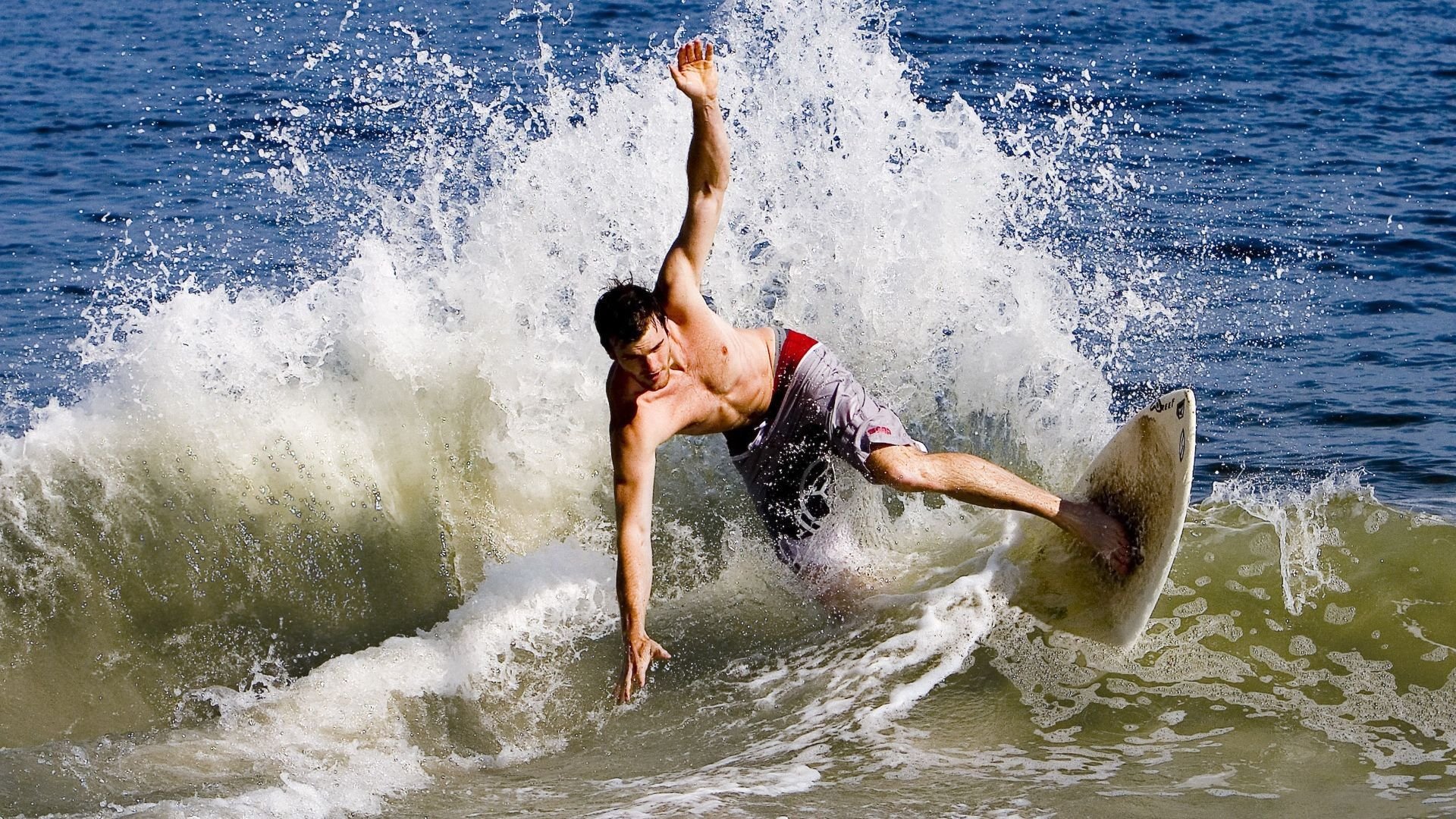 中超球员训练场景曝光引热议,中超训练强度