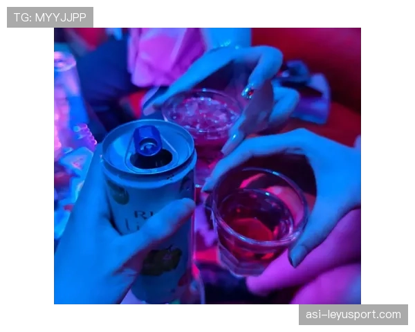 🍻畅饮绿茵狂欢夜的微醺指南： 真正适合在熬夜看球时和三五好友一同开怀畅饮、口感层次丰富、泡沫细腻且性价比极高的小众国产与大牌进口精酿啤酒深度推荐，好喝不头疼。（324 ）
